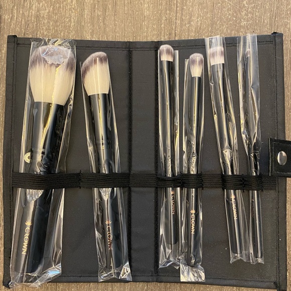Crown pro makeup brush set - Picture 3 of 3